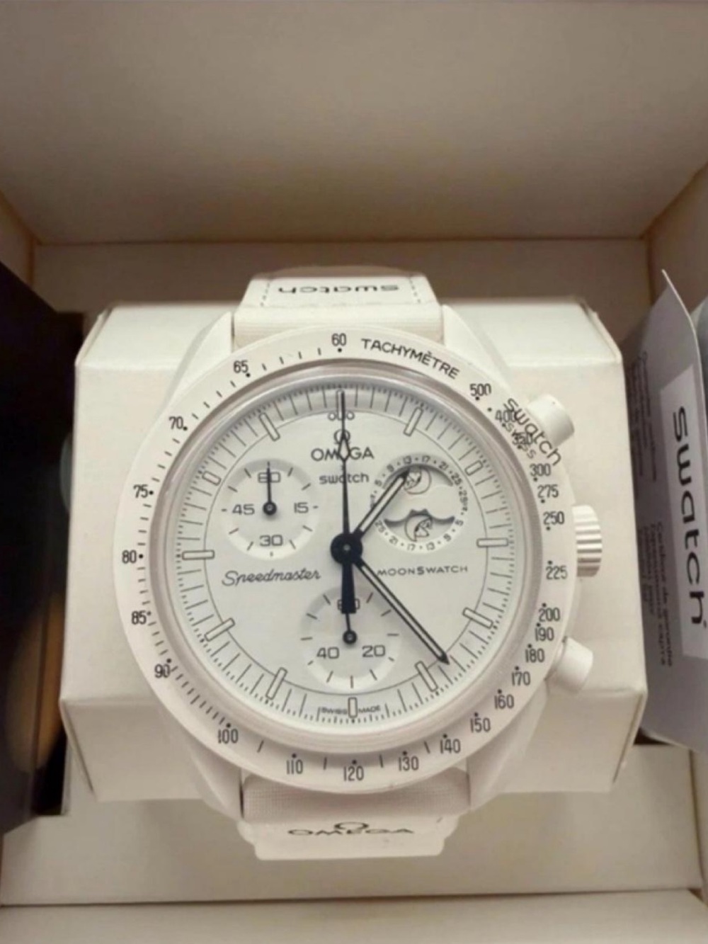 Swatch Snoopy Mission To The Moonphase "White" Brand New Original box & Paper